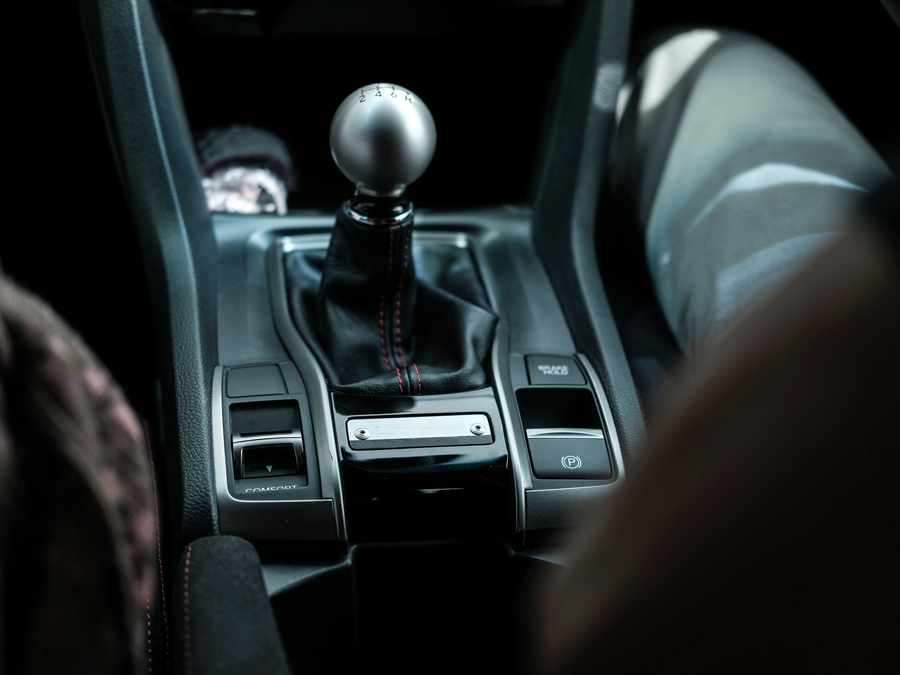 Manual vs Automatic Driving Lessons — Which Is Better for You?
